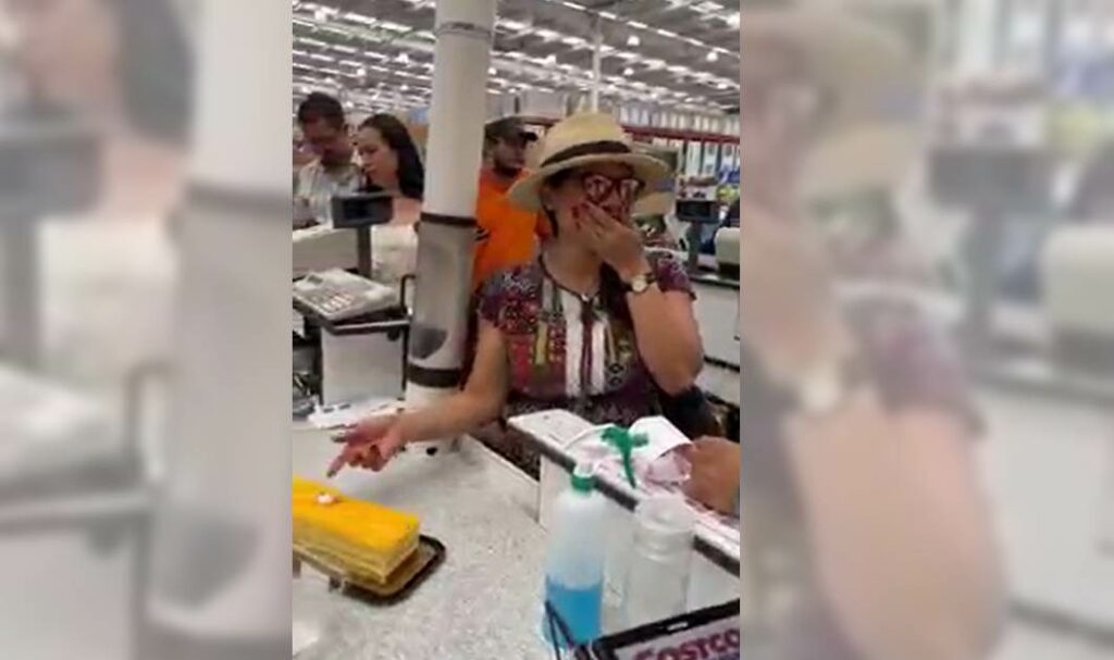 le-pide-matrimonio-en-una-caja-de-costco