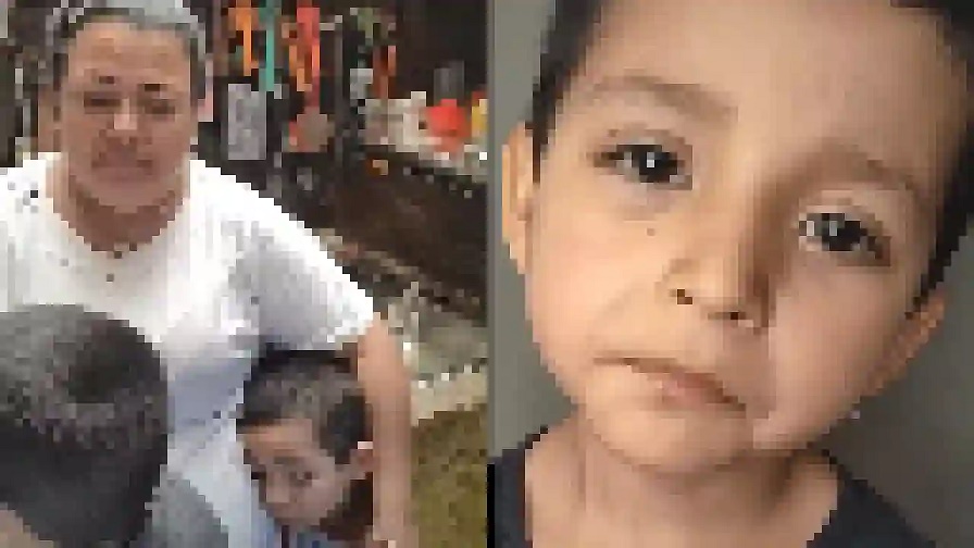 Niño ayudar a su mamá