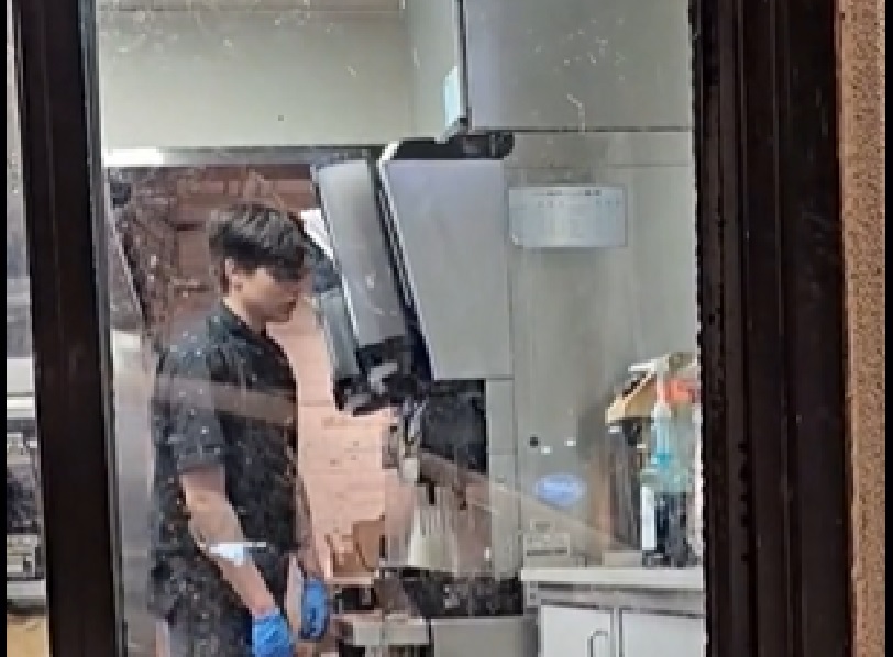 Video Empleado de Taco Bell opera en modo zombie frente a clientes
