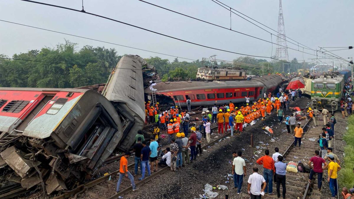 288 muertos en el peor accidente de tren en la India