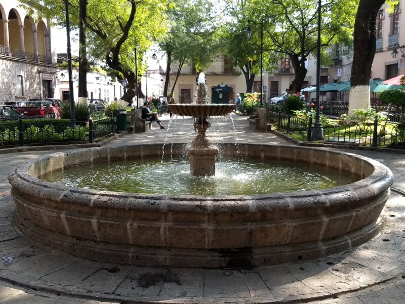 Jardín de Las Rosas, romántica plazuela en el Centro de Morelia