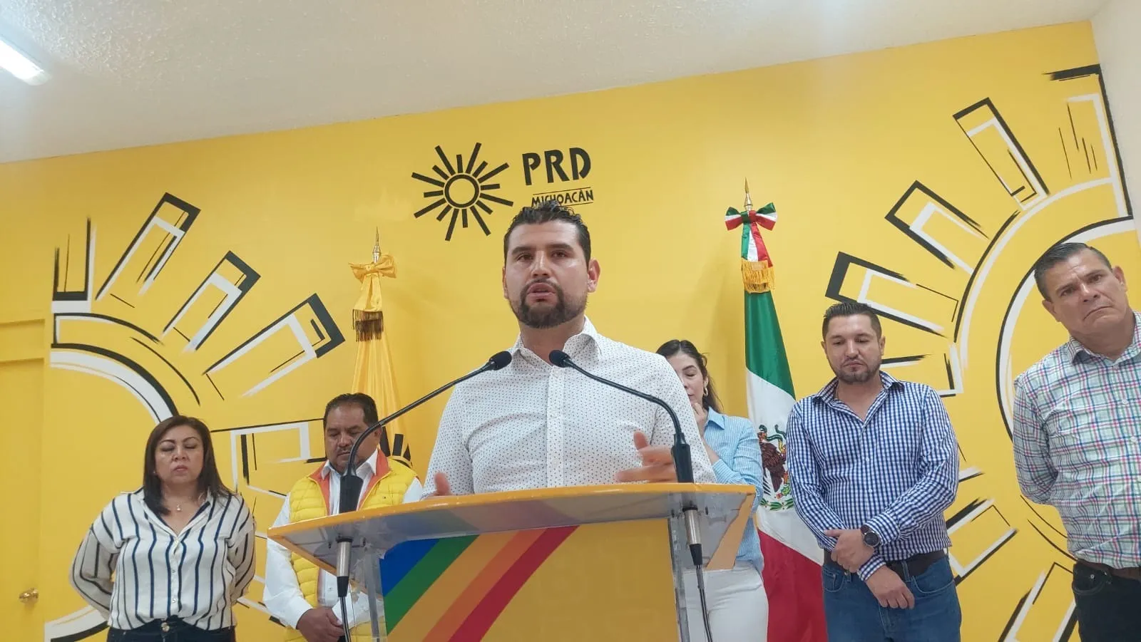 Comunidades purépechas, hartas del cobro de piso, extorsión y robo de vehículos PRD