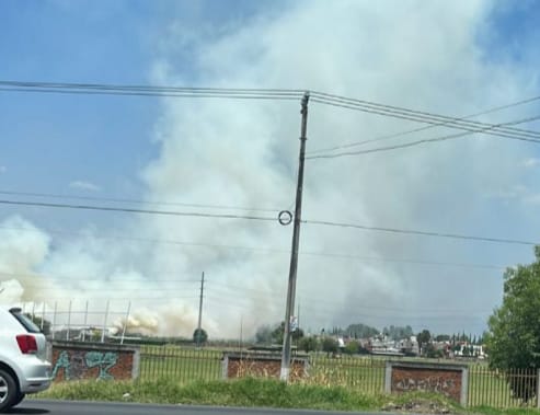 Desalojan escuela de Morelia por quema de pastizales