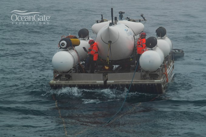 Desaparece submarino con turistas que verían restos del Titanic