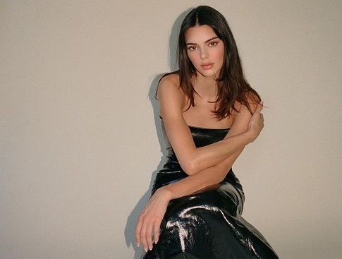 Desata Kendall Jenner rumores de embarazo