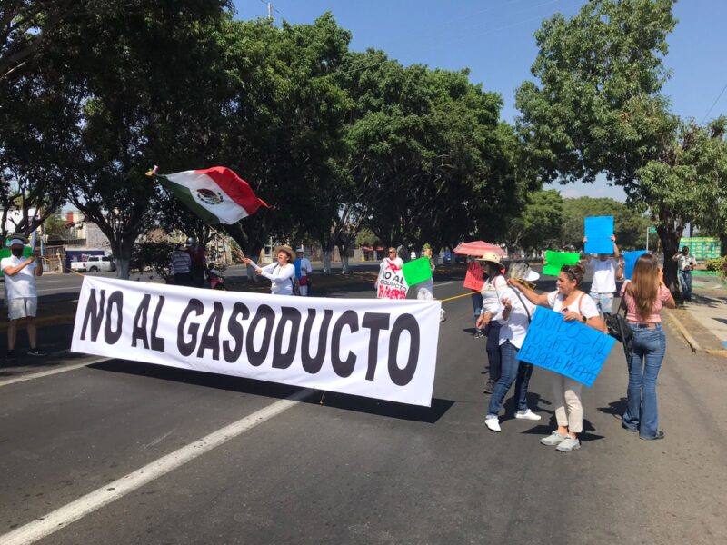 Encomendadas a dios, mujeres llevan protesta por gasoducto al periférico de Morelia