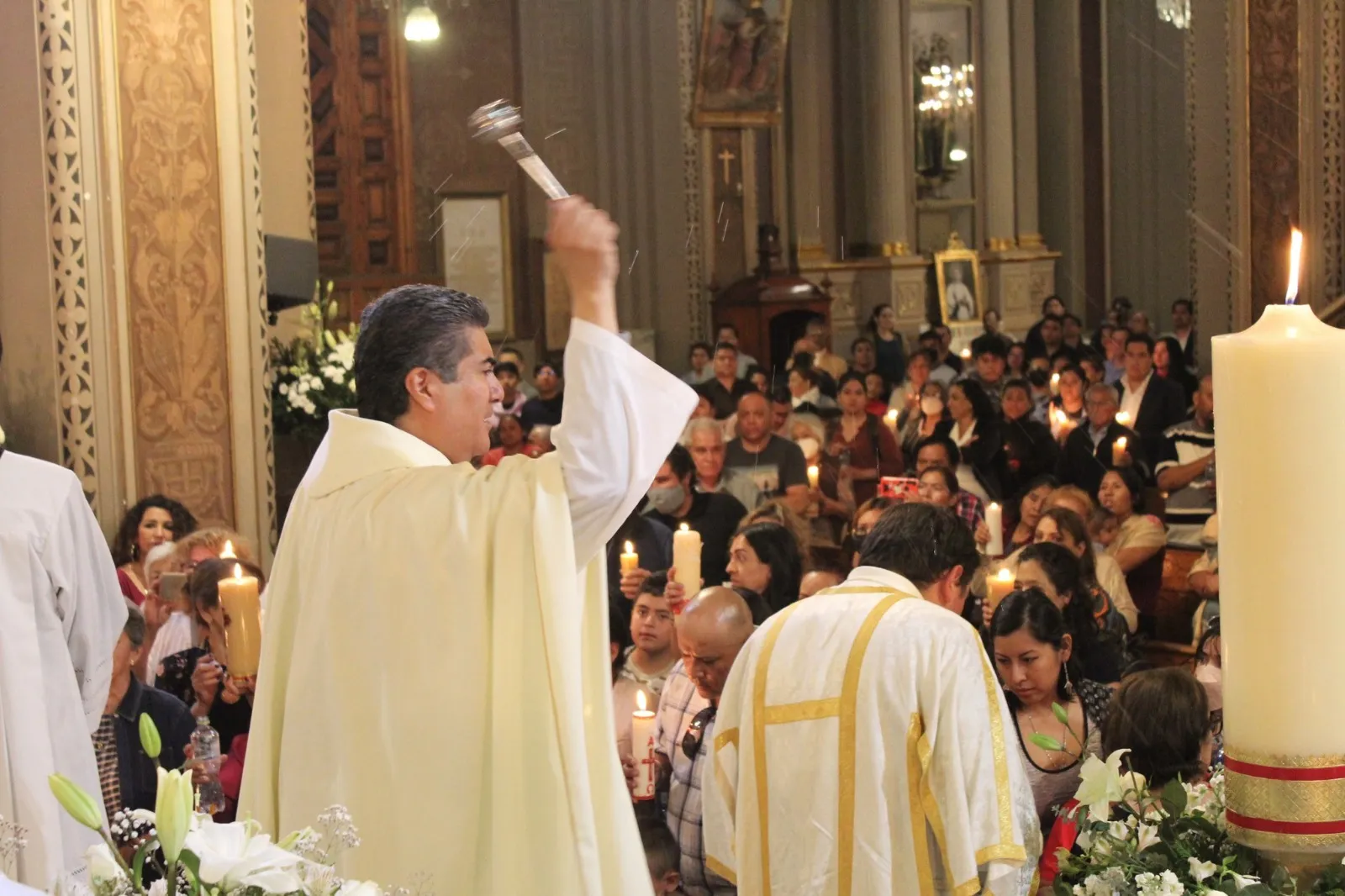 Exhorta Iglesia Católica a padres de familia a compartir con las madres tareas del hogar