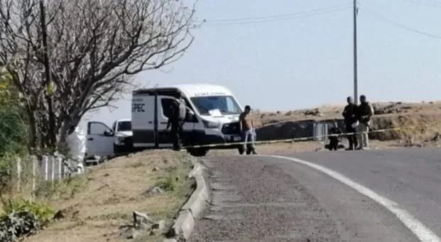 Hallan asesinado sobre la carretera Morelia-Copándaro