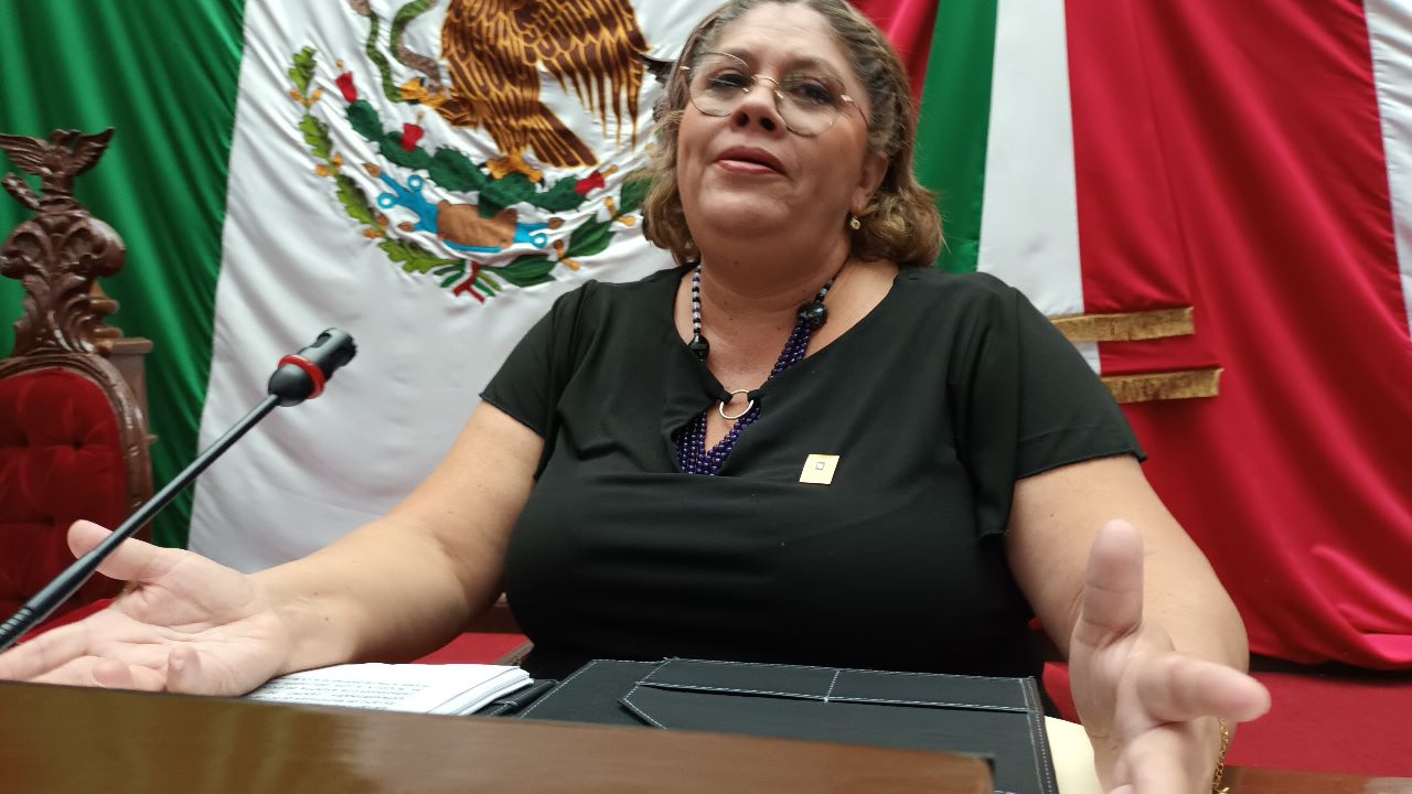 Hasta cucarachas hay en el Congreso