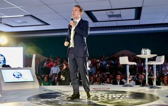 Pide Manuel Velasco licencia para aspirar a elecciones 2024