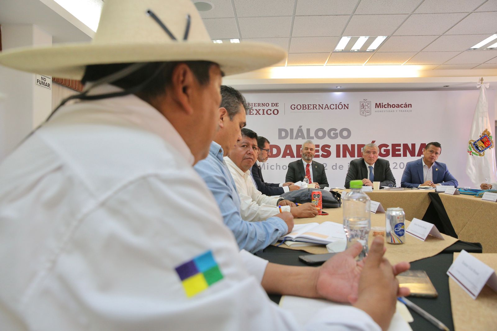 Refrendan Bedolla y Adán Augusto respaldo a comunidades indígenas