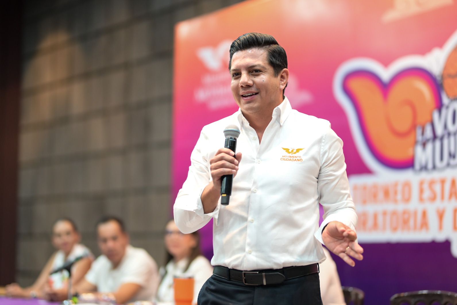 Celebra diputado Oscar Escobar participación de las mujeres en torneo de debate