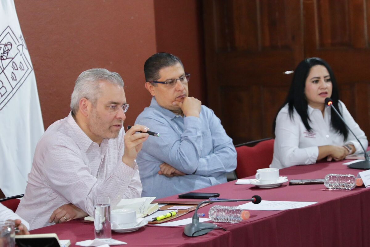 eunion del Gobernador con Nacho campos para revisar la propuesta de colocar la primera estación del Cablebús en el Mercado Poniente de Uruapan