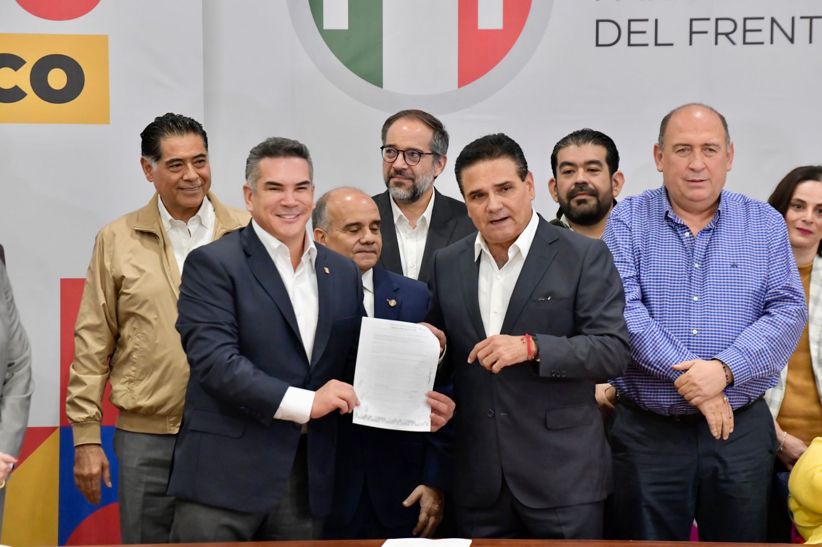 Pese a inhabilitación, Silvano se registró para buscar candidatura presidencial