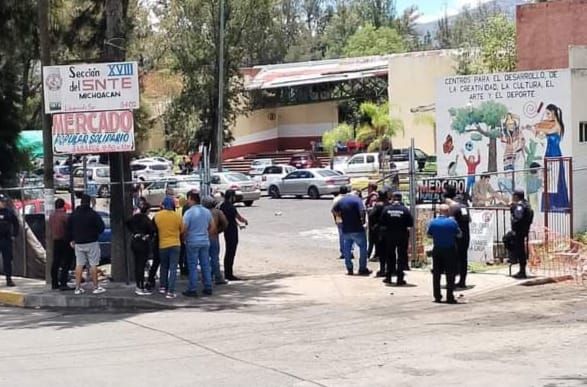 Se enfrentan maestros de la CNTE contra maestros de la CNTE en Michoacán