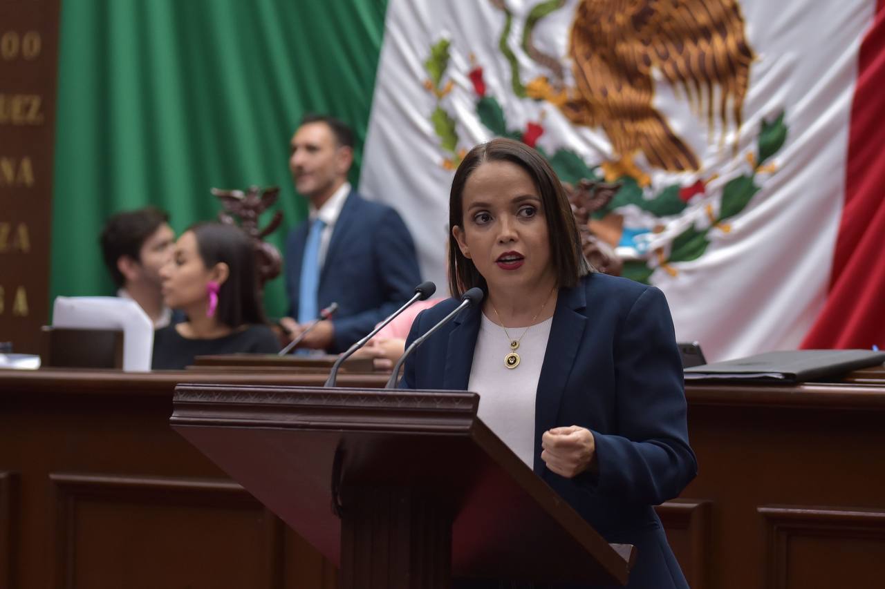 Usar celular al volante aumenta hasta 4 veces el riesgo de accidentes viales: Andrea Villanueva