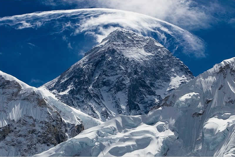 Cinco turistas mexicanos muertos en avionazo cerca del Everest