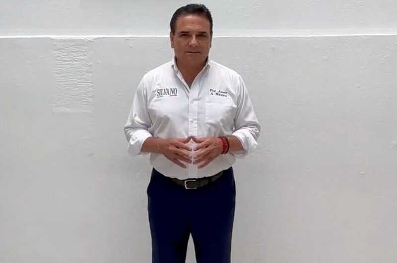 El exgobernador de Michoacán, Silvano Aureoles, emitió un pronunciamiento a favor de Marcelo Ebrard contra el proceso interno de Morena