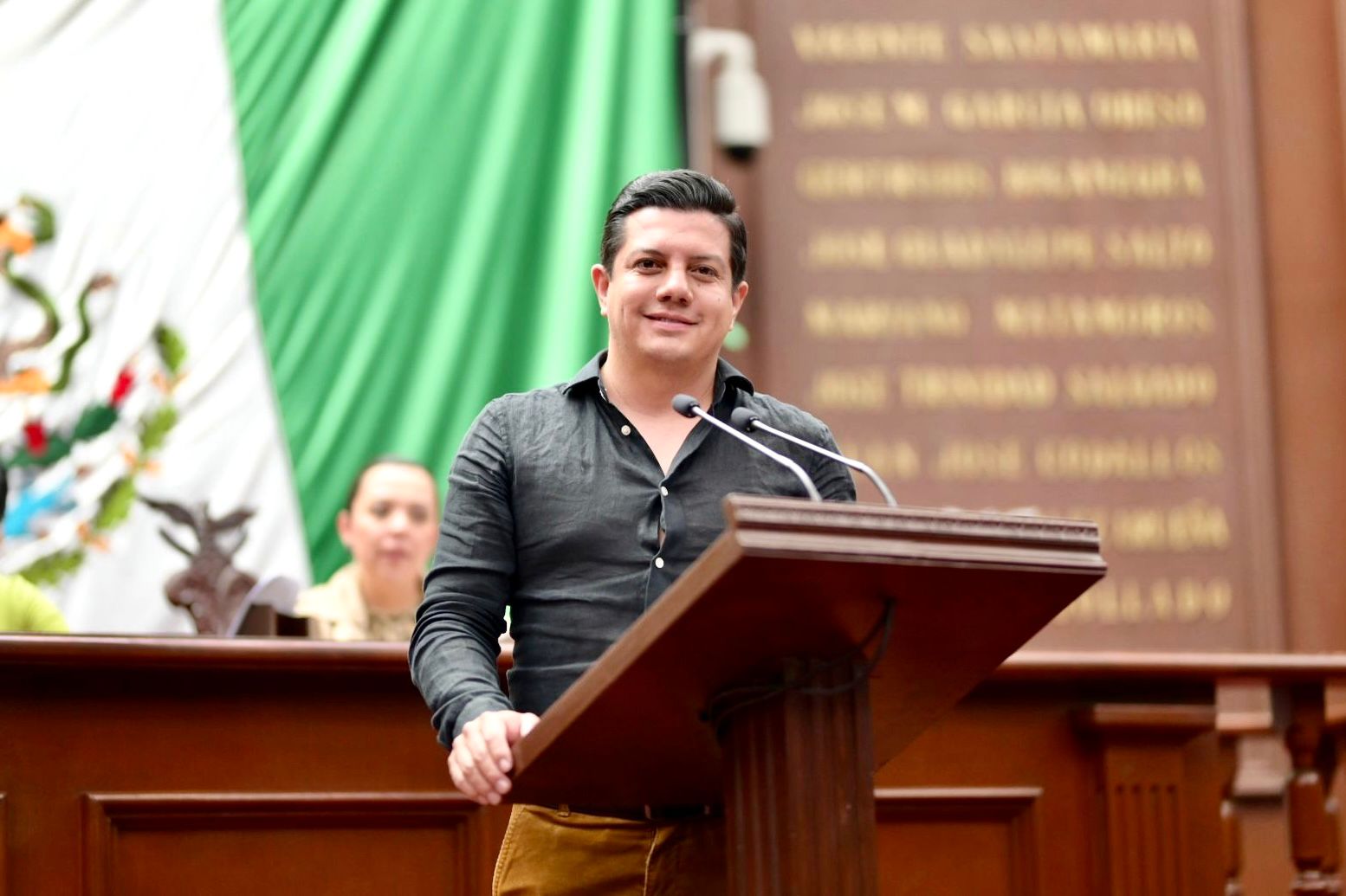 vulnerando la democracia Oscar Escobar