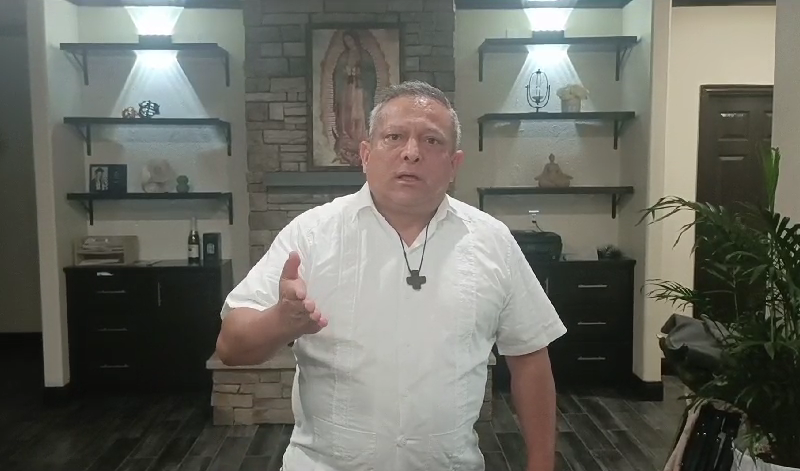 Padre Goyo acusa a alcalde de Apatzingán de venderse al narco