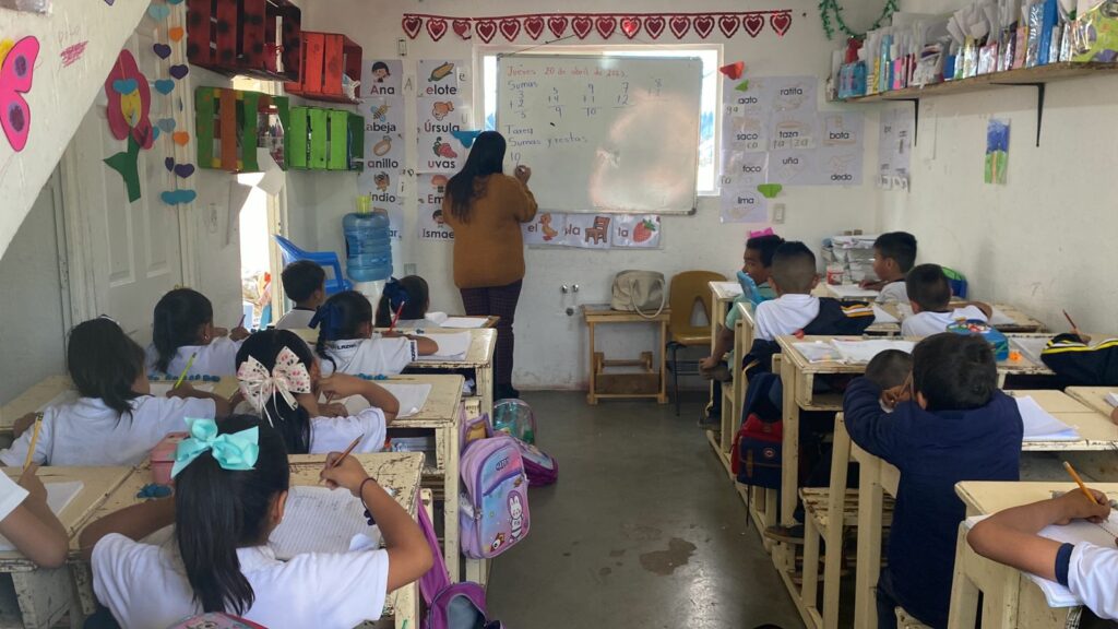 Ciénega y Tierra Caliente, regiones con menor asistencia escolar en Michoacán