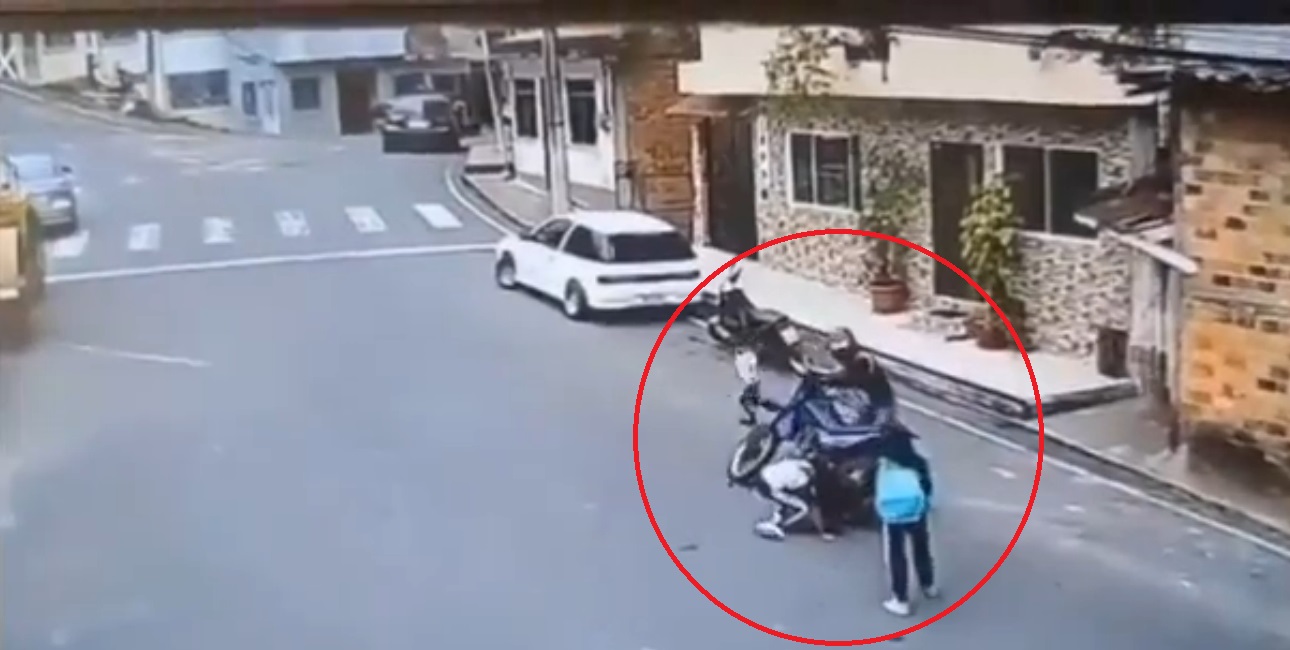 Familia sufre accidente en moto y una menor queda sin brazo