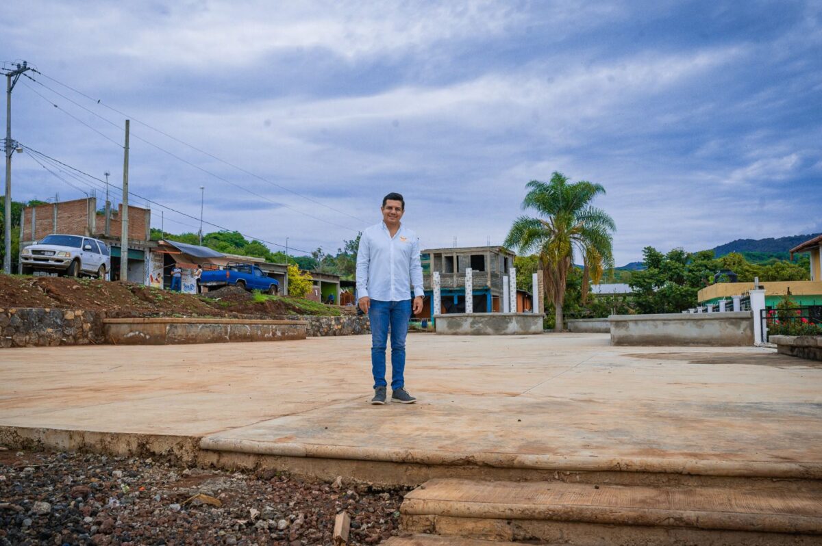 Invita Oscar Escobar a restaurar espacios públicos para promover la convivencia en comunidad