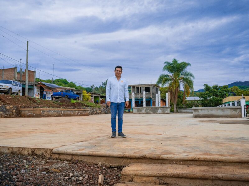 Invita Oscar Escobar a restaurar espacios públicos para promover la convivencia en comunidad