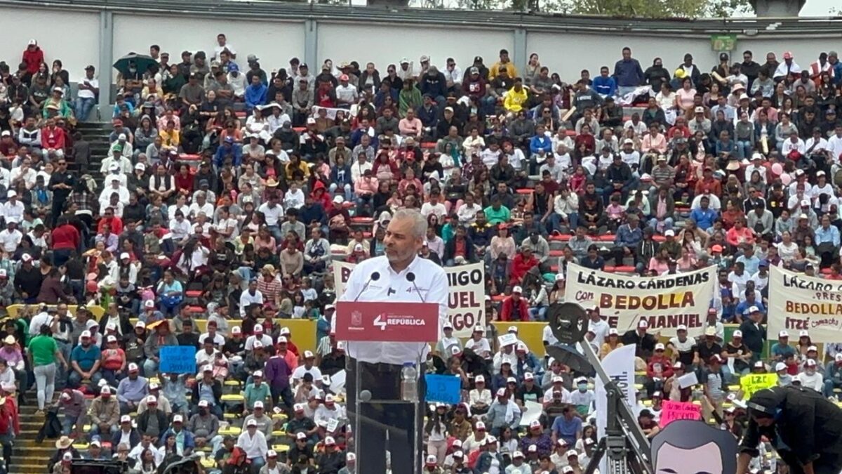 Traidores a la Patria, quienes atacan los libros de texto gratuitos Bedolla