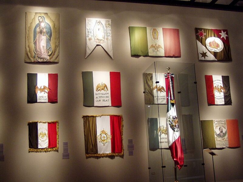 Cronología de las banderas mexicanas