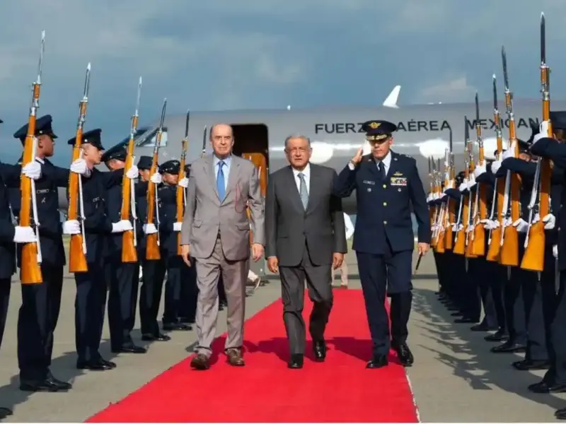 El presidente de México, AMLO llega a Colombia para participar en la conferencia Latinoamericana y del Caribe sobre Drogas. Es su primera gira oficial por Sudamérica