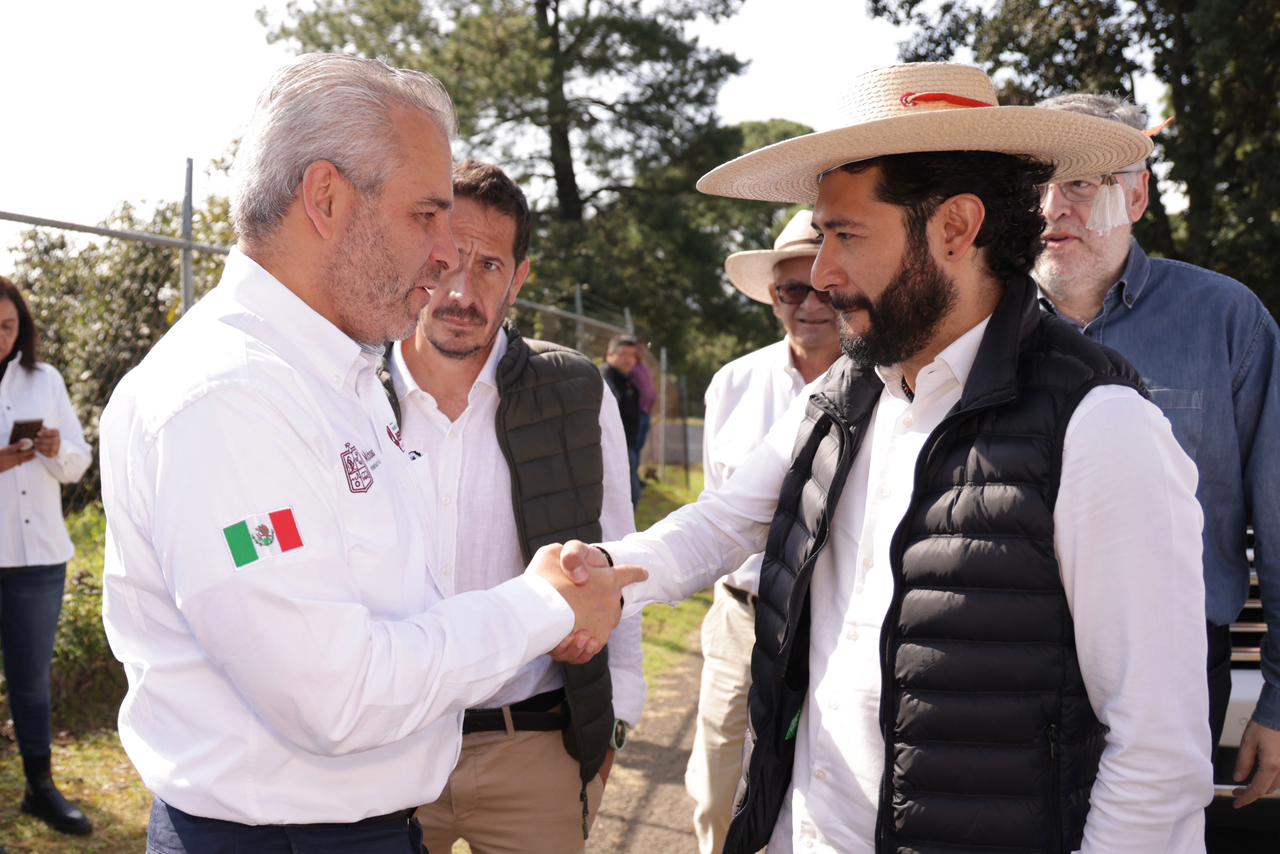 Bedolla y STSP refuerzan acciones con aguacateros para la formalización laboral