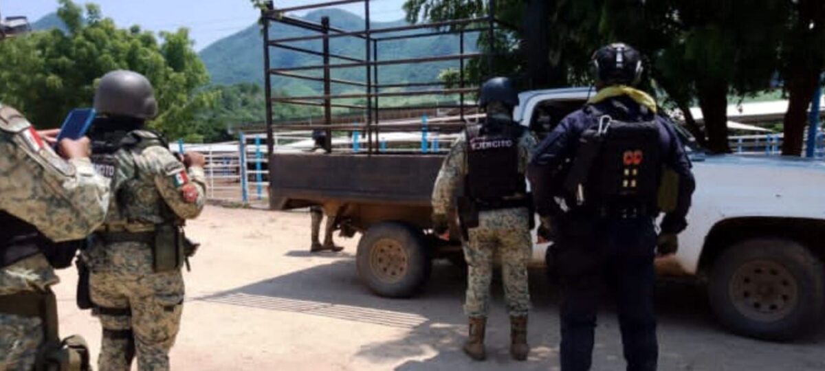 Delincuentes se hacían pasar por militares en La Ruana en Michoacán
