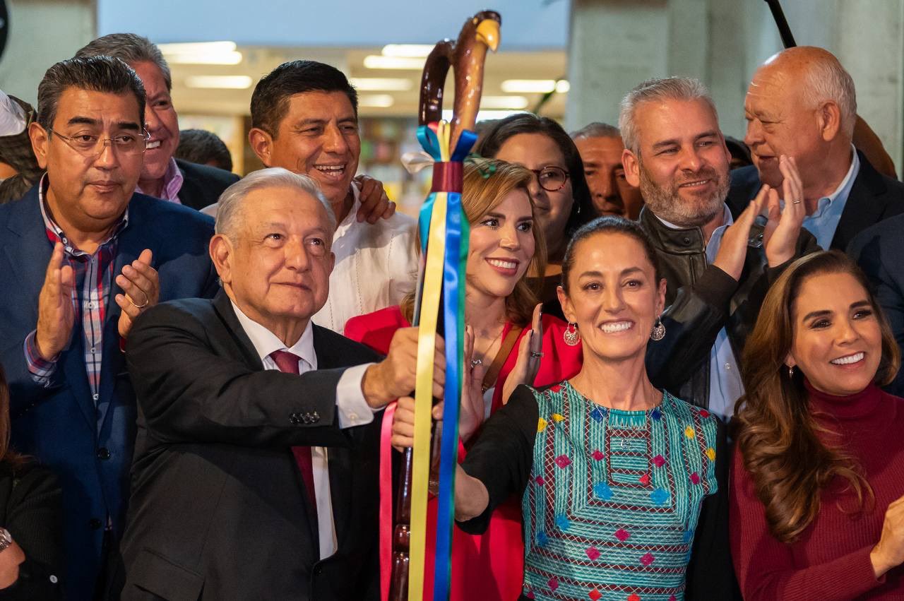 Entrega AMLO “Bastón de Mando” a Sheinbaum