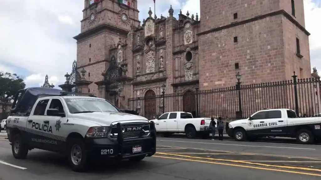 El comisionado de Seguridad de Morelia, Alejandro González Cussi, informó que existen más de 70 denuncias contra elementos de la Guardia Civil de Michoacán por abuso de autoridad, violación, robo y usurpación 3