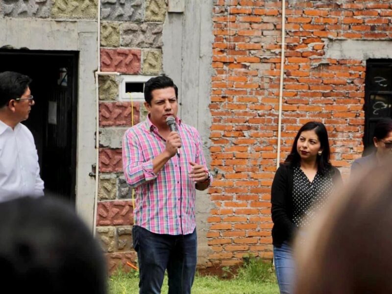 Mejora diputado Oscar Escobar infraestructura educativa en secundaria de Pátzcuaro