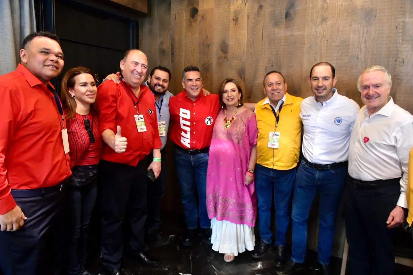 “Ni huevones, ni rateros en mi equipo” Xóchitl Gálvez al recibir constancia del FAM