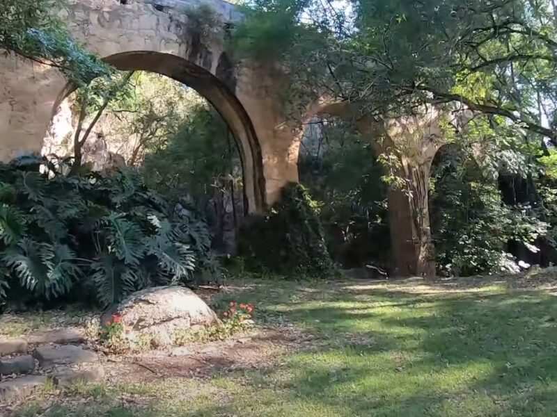 el acueducto escondido de Morelia