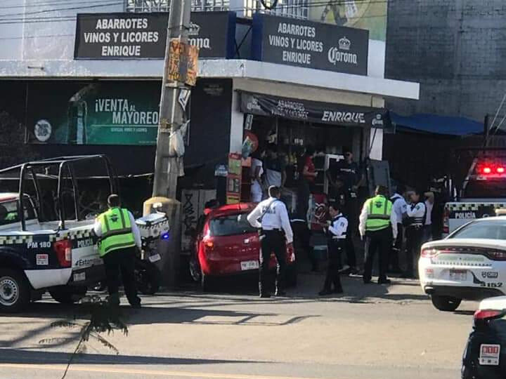 menor grave por embestida de automóvil