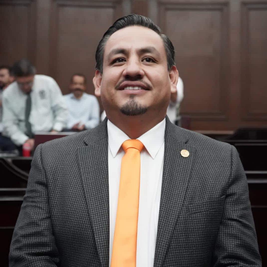 gobiernos lejanos Víctor Manríquez