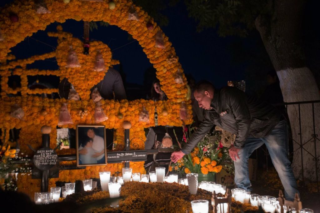 Este es el significado de un altar de muertos en Michoacán