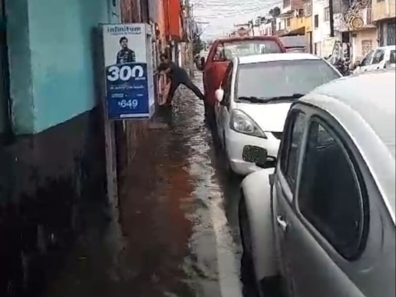 Condiciones insalubres por inundaciones, denuncian vecinos de la Ventura Puente