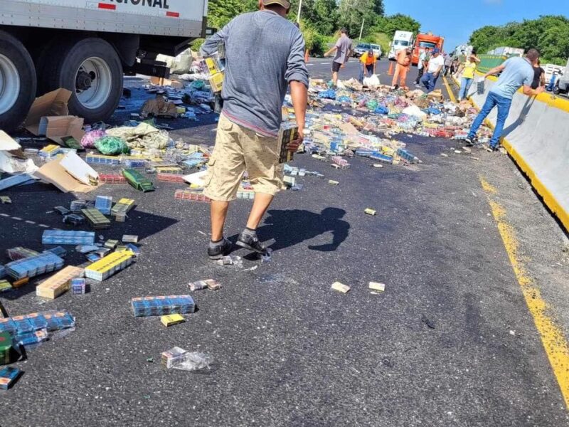 Rapiña tras choque de tráiler