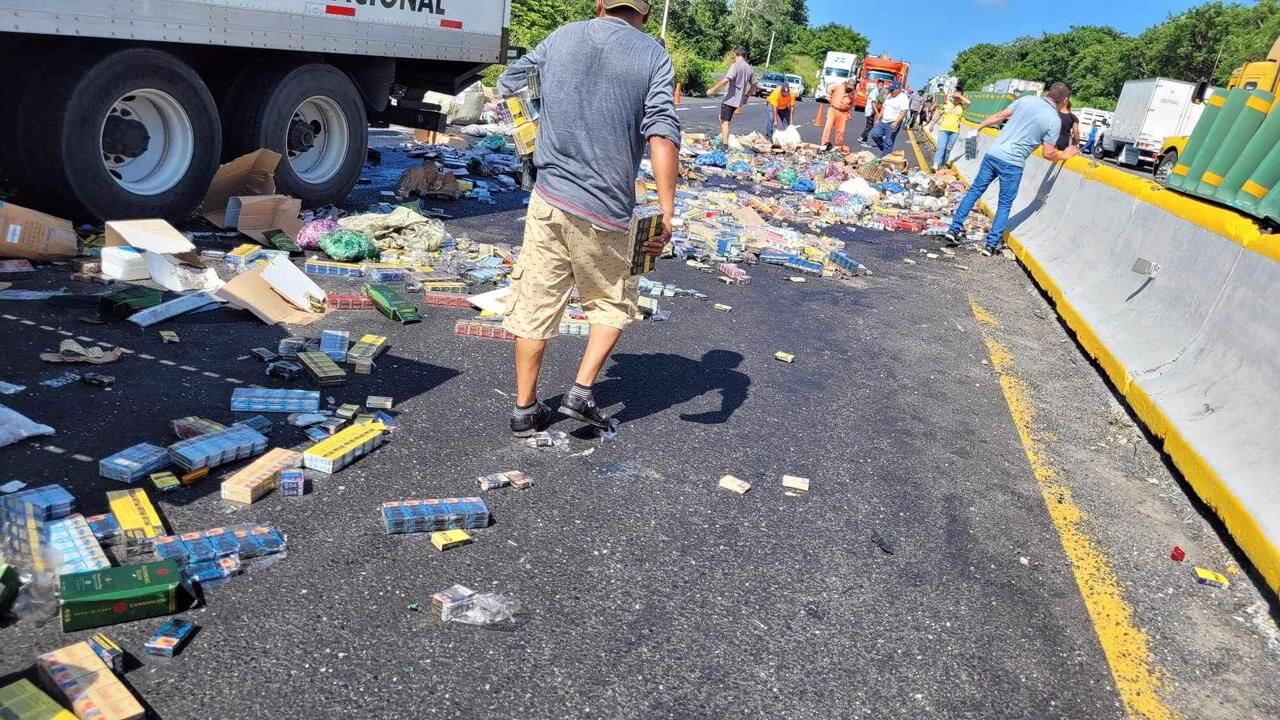 Rapiña tras choque de tráiler