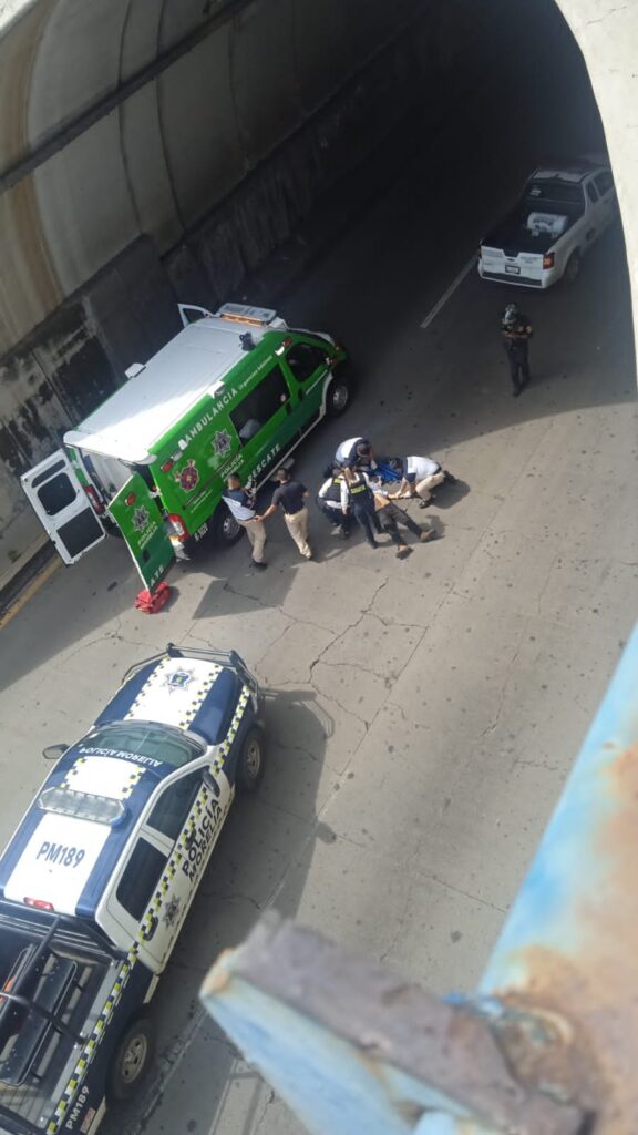 Hombre queda herido tras arrojarse de lo alto de un distribuidor vial en Morelia