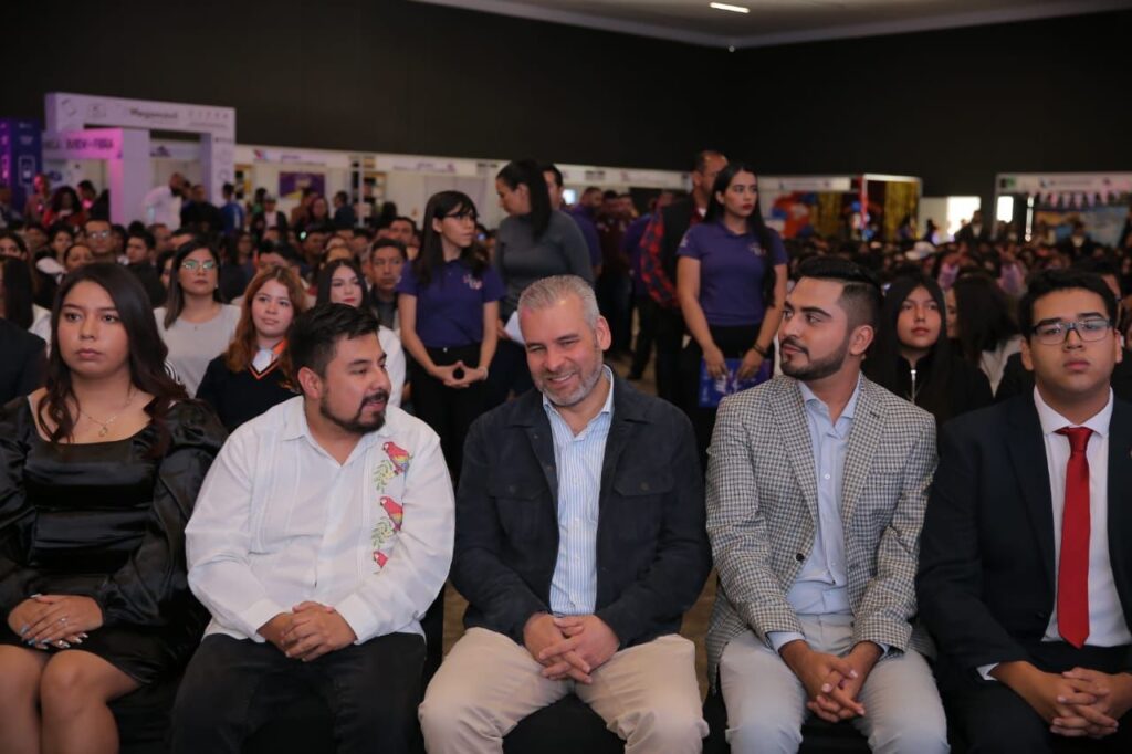 Inaugura Bedolla Festival Jalo y entrega Premio Michoacano de la Juventud 2023