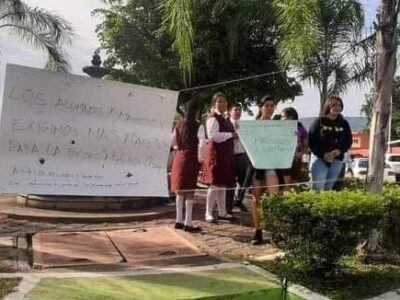 Tuzantla, Hidalgo y Ocampo, exigen maestros a la SEE; padres bloquearán instituciones