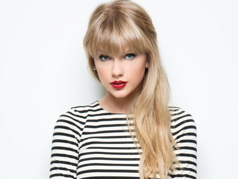 Video Fan de Taylor Swift se roba promocional de un cine