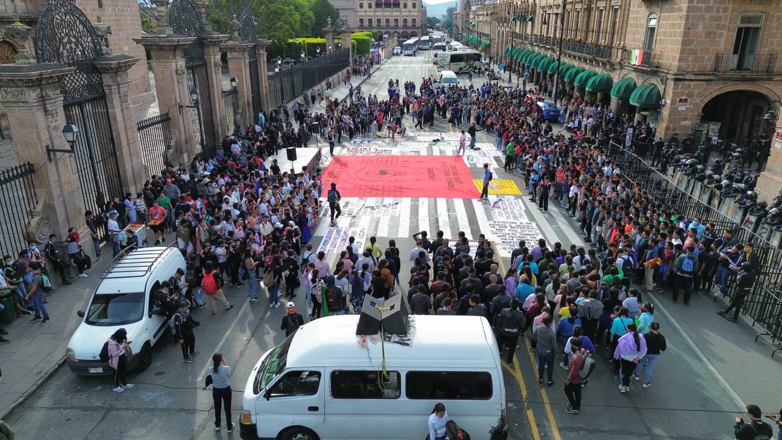 estudiantes se manifiestan en Morelia