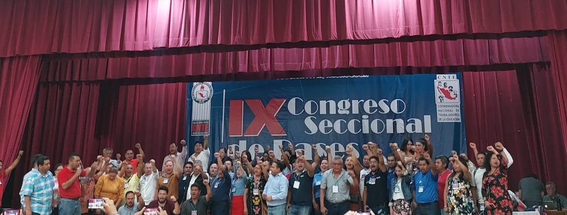CNTE azul expulsa a maestros